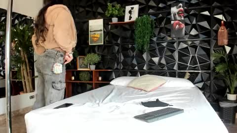 _valentina_69 online show from 10.17.25