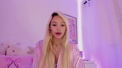 Snapshot of _viioletweekend_ chatting on 02.21.25 online show from 02.21.25