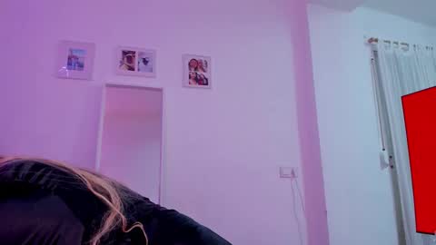 Snapshot of _viioletweekend_ chatting on 12.05.25 online show from 12.05.25