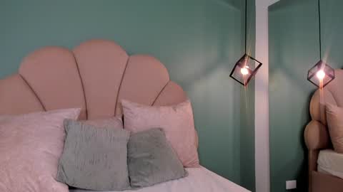 Snapshot of _vix555_ chatting on 12.16.24 Vix online show from 12.16.24