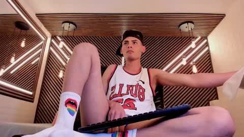 Snapshot of _white_fox_ chatting on 02.21.25 white fox online show from 02.21.25