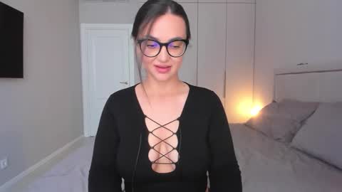 Snapshot of _worlin_ chatting on 09.28.25 Nika online show from 09.28.25