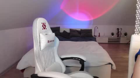 Nicole  Thomas  Dave online show from 02.18.25