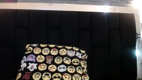 Snapshot of _yuyi chatting on 09.09.25 Yuyi online show from 09.09.25