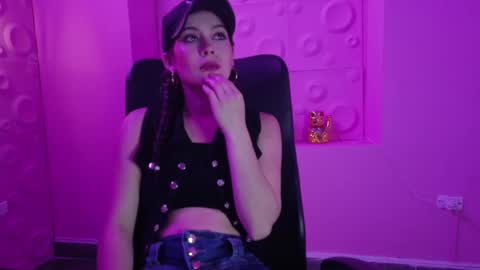 Yuyi online show from 11.10.25