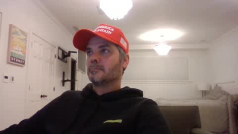 Snapshot of _zeus____ chatting on 01.08.25 Zeus online show from 01.08.25