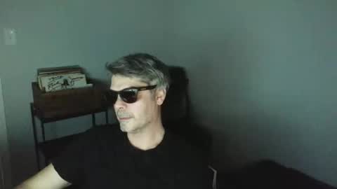 Snapshot of _zeus____ chatting on 12.16.25 Zeus online show from 12.16.25