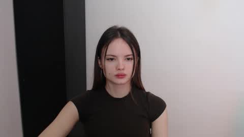 a_ariella_ online show from 10.11.25