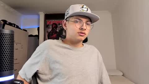 Snapshot of a_lejandro_08 chatting on 01.20.25 alejo online show from 01.20.25