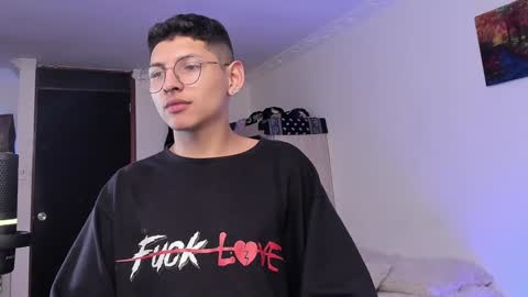 Snapshot of a_lejandro_08 chatting on 02.02.25 alejo online show from 02.02.25