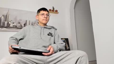 Snapshot of a_lejandro_08 chatting on 03.06.25 alejo online show from 03.06.25