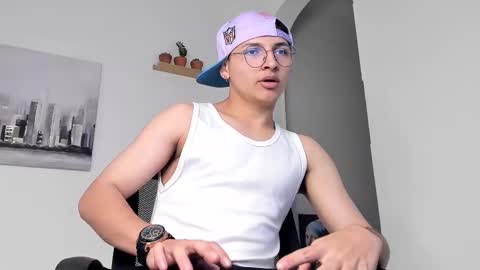 Snapshot of a_lejandro_08 chatting on 03.10.25 alejo online show from 03.10.25