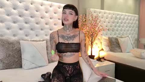 Snapshot of aa_lunit chatting on 09.17.25 Luni  online show from 09.17.25