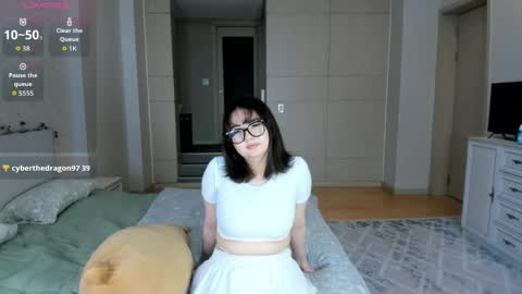 Snapshot of aaariel chatting on 04.11.26 Ari online show from 04.11.26