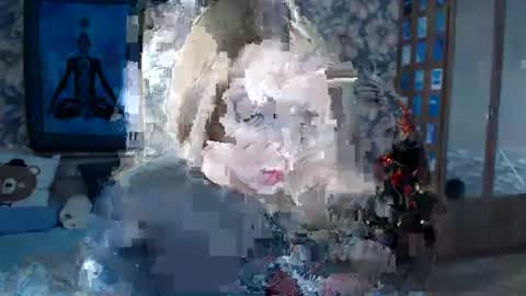 Snapshot of aalicebubble chatting on 12.19.24 Alice online show from 12.19.24