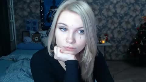 Snapshot of aalicebubble chatting on 01.06.25 Alice online show from 01.06.25