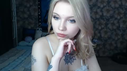 Snapshot of aalicebubble chatting on 02.01.25 Alice online show from 02.01.25