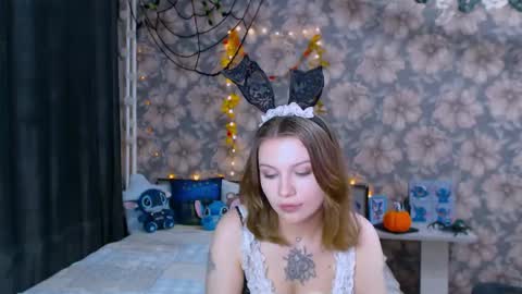 Snapshot of aalicebubble chatting on 10.20.25 Alice online show from 10.20.25