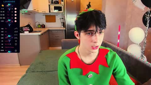 Snapshot of aaron_bang chatting on 12.25.24 Aaron Bang online show from 12.25.24