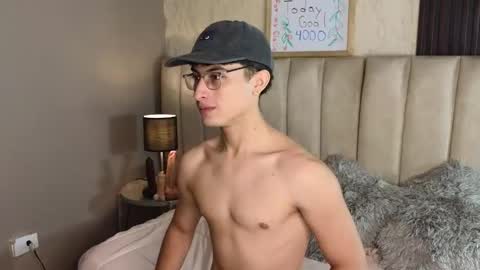 Aaron Ezequiel online show from 01.12.26