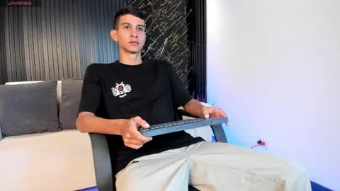 Aaron online show from 04.12.26