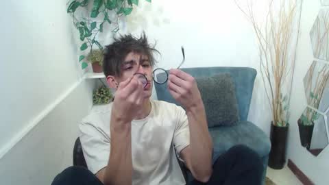 Snapshot of aaronbeer_ chatting on 03.03.26 Aaron online show from 03.03.26