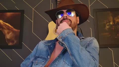 Snapshot of aaronbomer chatting on 02.06.25 Aaron online show from 02.06.25