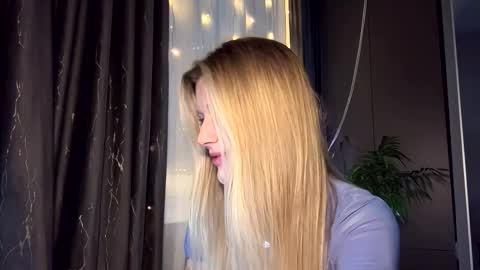 Snapshot of abbeyducklow chatting on 12.01.25 Abbi online show from 12.01.25