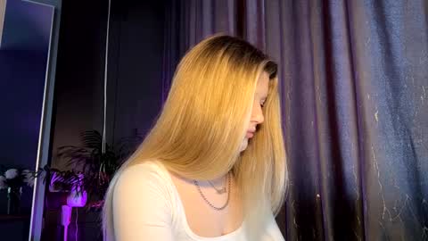 Snapshot of abbeyducklow chatting on 12.02.25 Abbi online show from 12.02.25