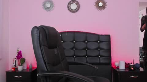 Abbigail Fuster  online show from 02.14.25