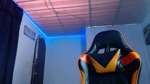 Snapshot of abbiprada chatting on 09.30.25 abbiprada online show from 09.30.25