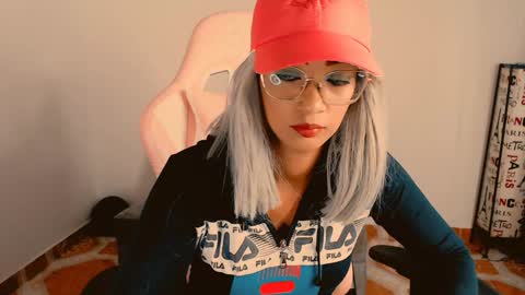 Snapshot of abby_liu chatting on 01.03.25 May Imstagram online show from 01.03.25