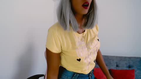 Snapshot of abby_liu chatting on 01.17.25 May Imstagram online show from 01.17.25