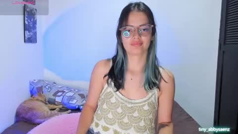 Abby Saenz online show from 09.29.25