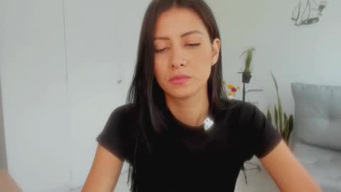 Snapshot of abbyada chatting on 12.01.25 Laura online show from 12.01.25