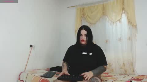 Snapshot of abbyhiltton chatting on 10.28.25 abbyhiltton online show from 10.28.25