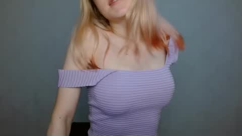 Snapshot of abbymoore__ chatting on 01.10.25 Abby Lovense is active online show from 01.10.25