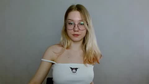 Snapshot of abbymoore__ chatting on 03.08.25 Abby Lovense is active online show from 03.08.25