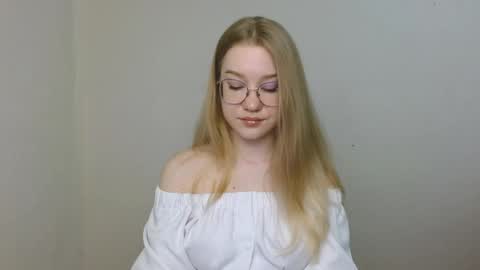 Abby Lovense is active online show from 04.23.26