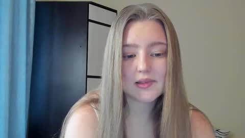 Snapshot of abbywyte chatting on 03.09.25 Abby    Stream at Sat  Sun  Mon  Fri online show from 03.09.25