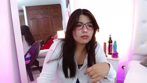 Snapshot of abelladanger_92 chatting on 01.25.25 BELLA online show from 01.25.25