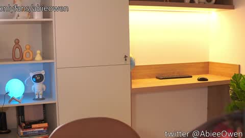 Snapshot of abie_owen chatting on 11.12.25 abie_owen online show from 11.12.25