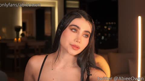 Snapshot of abie_owen chatting on 11.22.25 abie_owen online show from 11.22.25