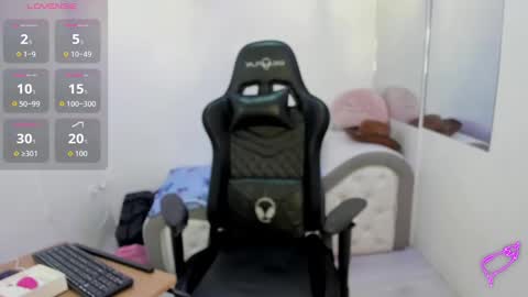 Snapshot of abril__ws chatting on 09.16.25 Abril online show from 09.16.25