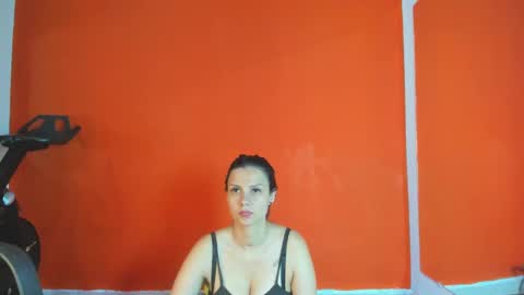 Snapshot of abril_jones10 chatting on 02.16.25 Abril jones online show from 02.16.25