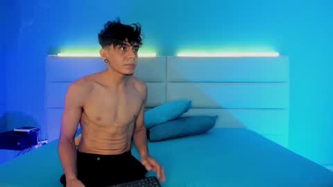 Snapshot of abrilandjulian chatting on 03.03.26 Abril and Julian online show from 03.03.26