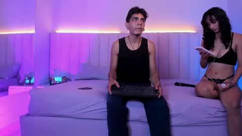 Snapshot of abrilandjulian chatting on 06.24.26 Abril and Julian online show from 06.24.26