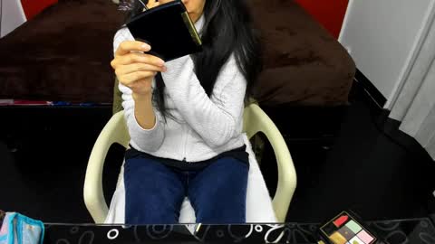 Snapshot of abrillee1 chatting on 12.13.24 ABRIL online show from 12.13.24