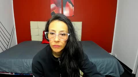 Snapshot of abrillee1 chatting on 02.10.25 ABRIL online show from 02.10.25