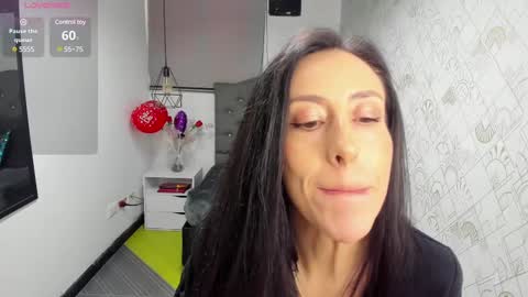 Snapshot of abrillee1 chatting on 03.07.25 ABRIL online show from 03.07.25